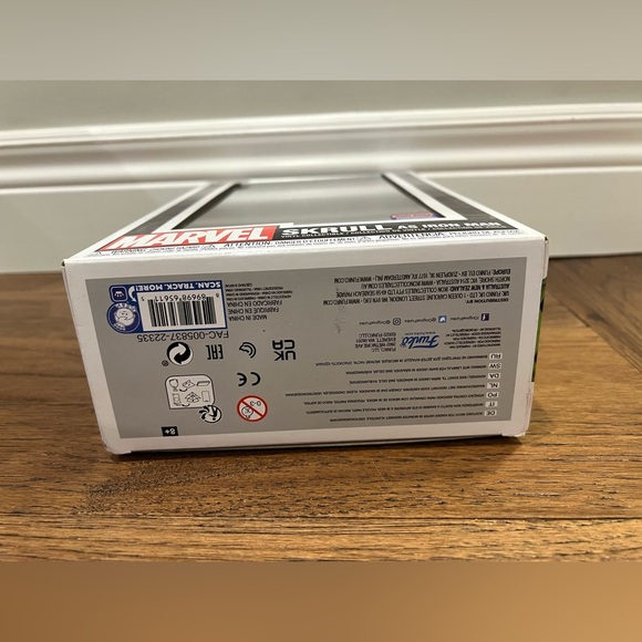 Funko Pop! Comic Covers: Marvel - Skrull as Iron Man - Picture 8 of 9